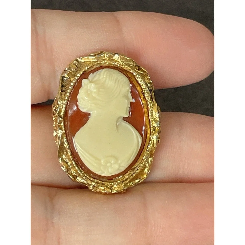 Vintage Gold Amber Cream Cameo Pin Brooch